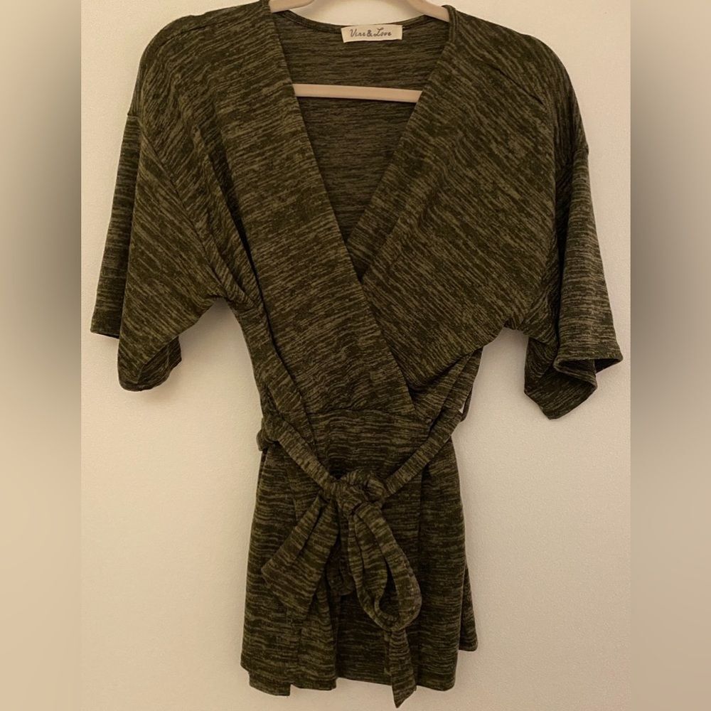 Vine and Love Olive Short Sleeve Sweater Top Women's Sz Medium
